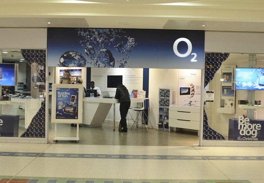 O2 store front-min.e796de60