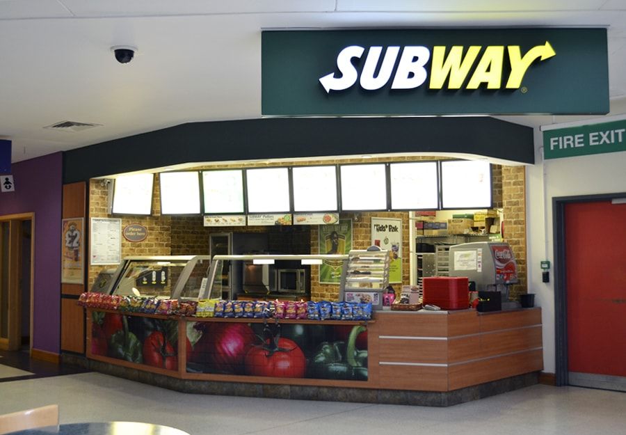 Subway store front-min.e796de60